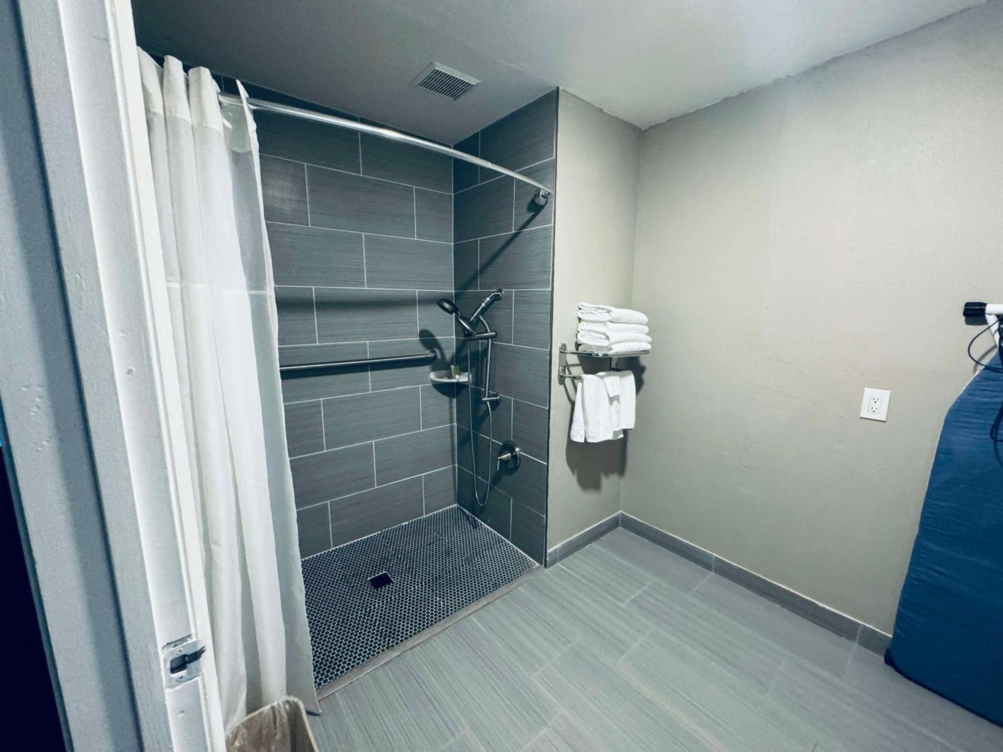 Surestay By Best Western Fresno Central Dış mekan fotoğraf