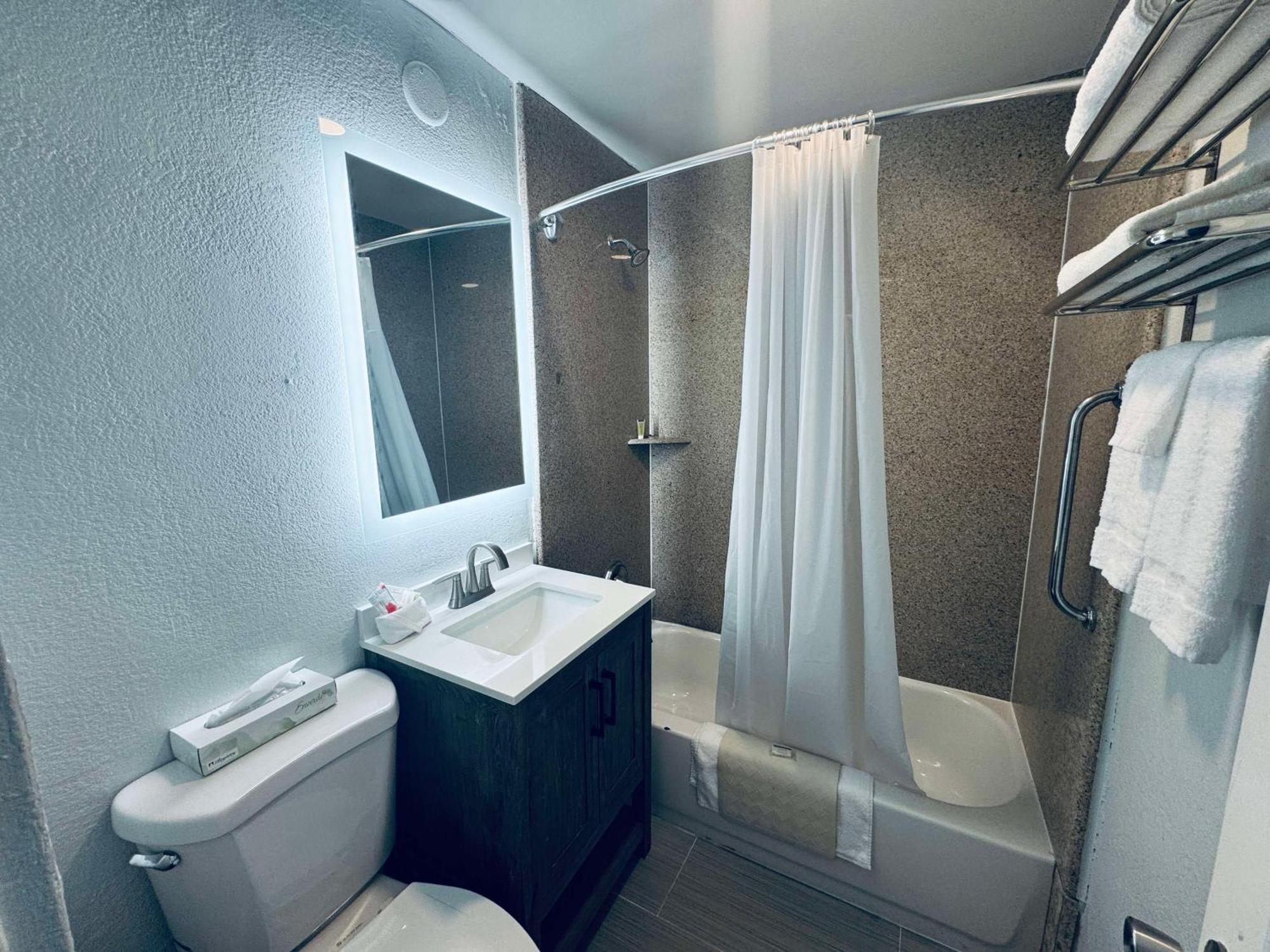 Surestay By Best Western Fresno Central Dış mekan fotoğraf